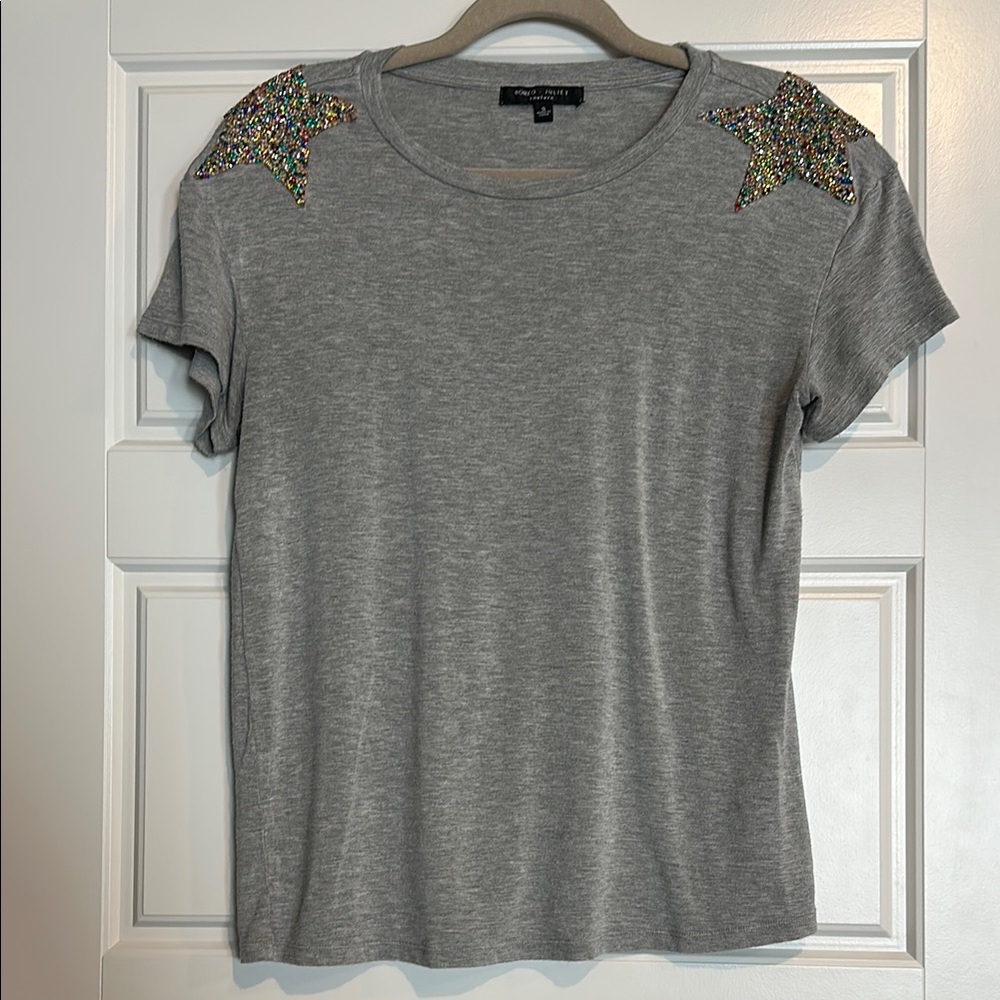 🪩 Romeo & Juliet Couture Gray Gold Embellished Short Sleeve Tee
